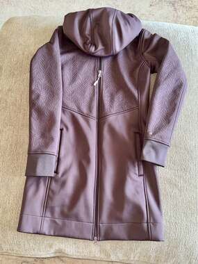 CALIA by Carrie Underwood Embossed Softshell Sherpa Hooded Jacket in Smoky Plum